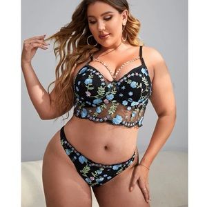Plus Size Mesh Underwire Garter Lingerie Set 🫦